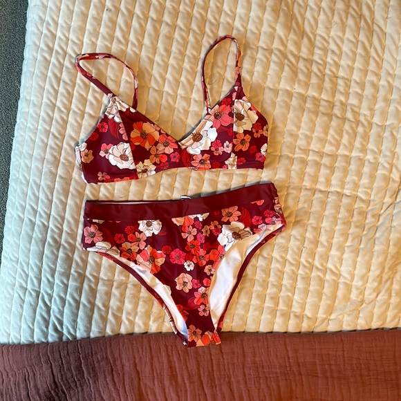 Cupshe Other - Floral bikini NWT